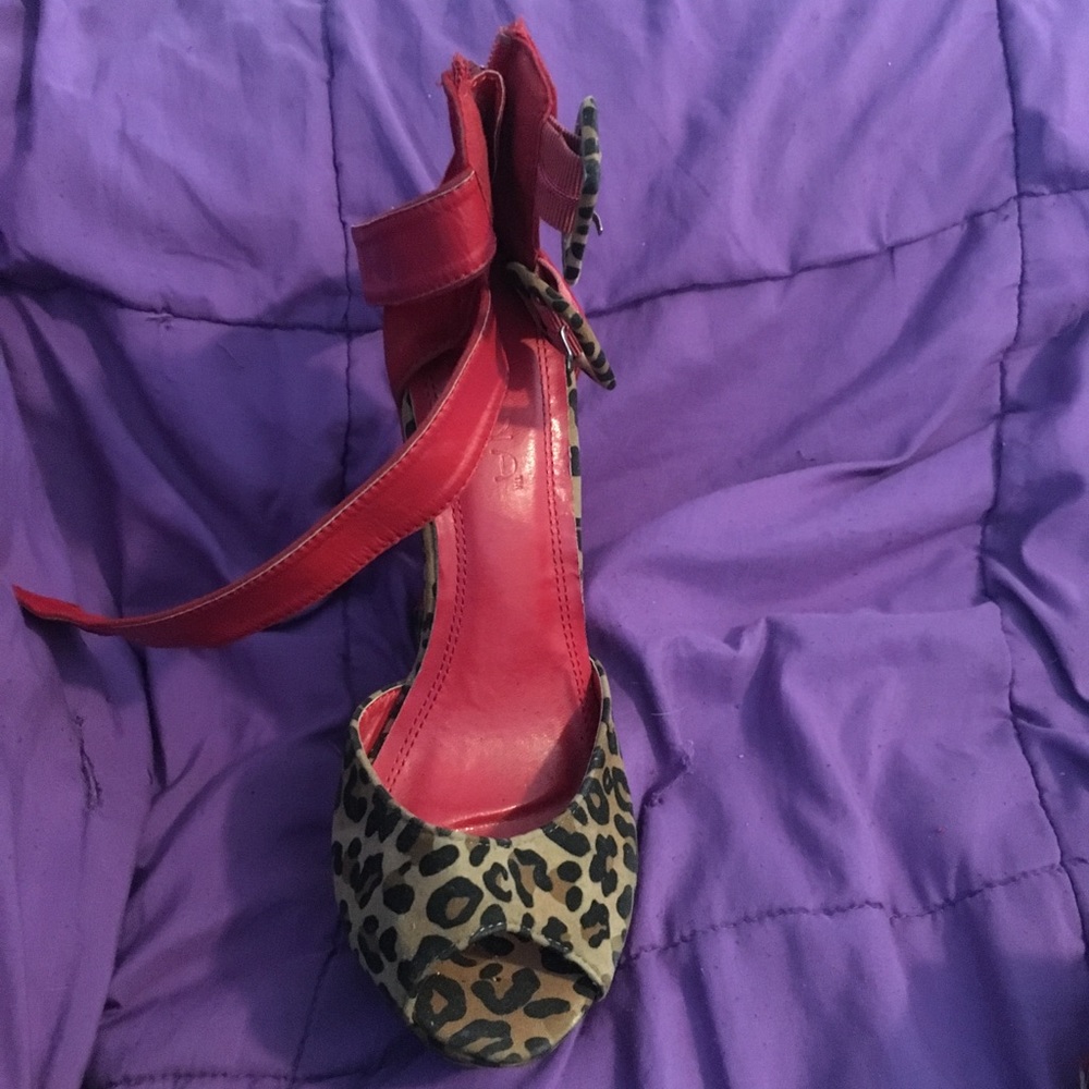 Red cheetah print wedges